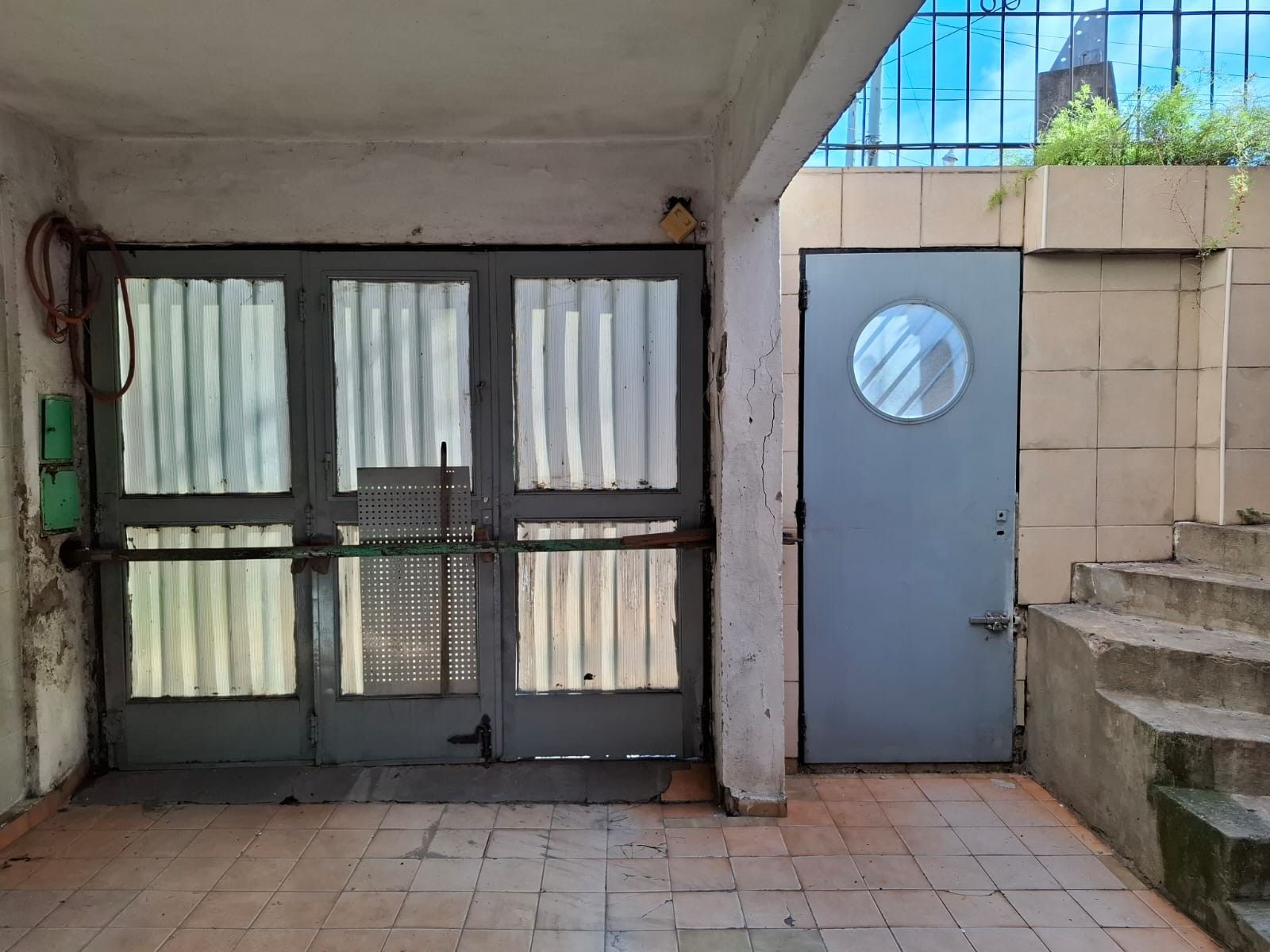 Casa + 2 Dtos. en Planta Alta Lote esquina de 101 m2. — foto 3