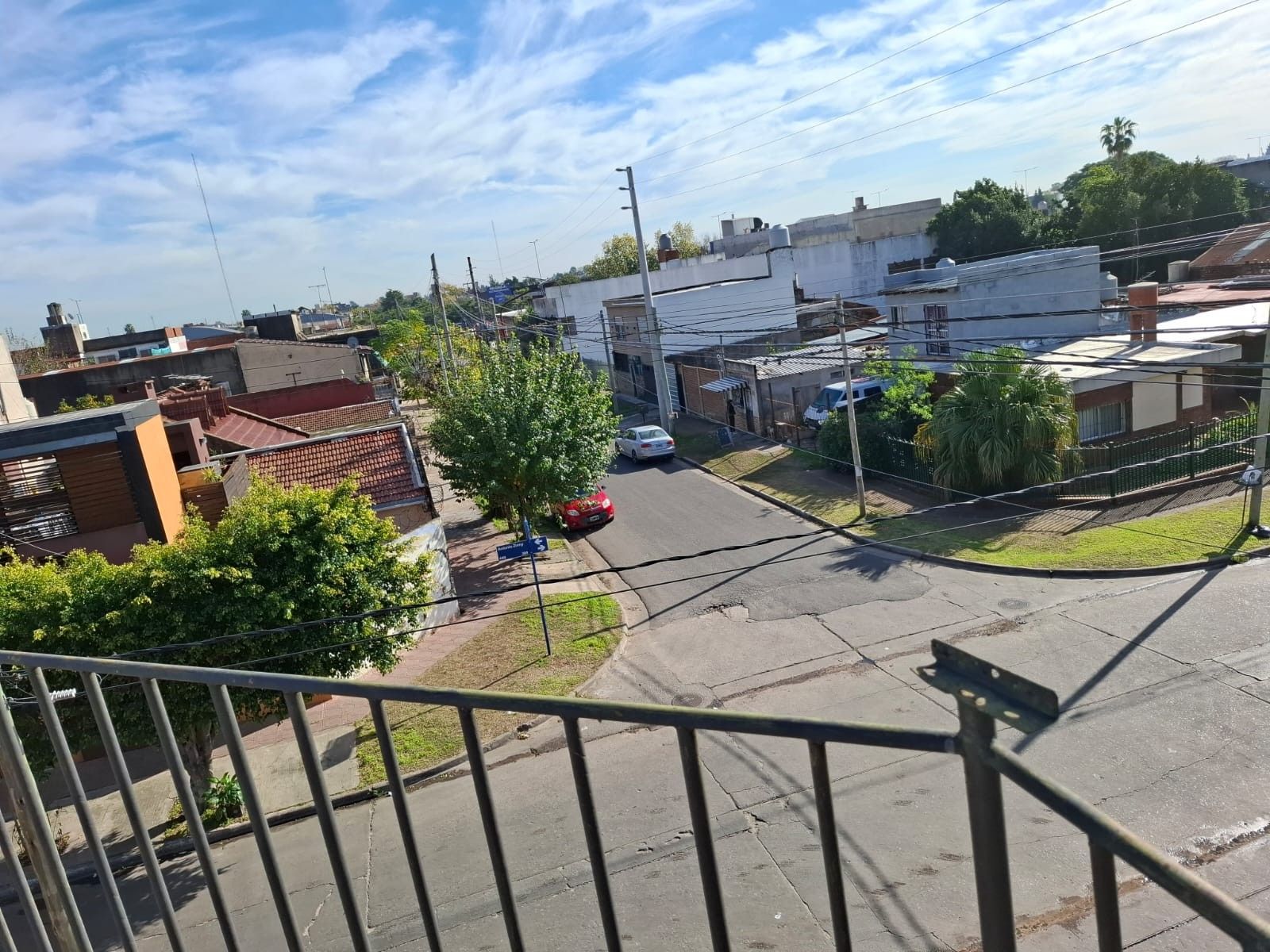 Casa + 2 Dtos. en Planta Alta Lote esquina de 101 m2. — foto 5