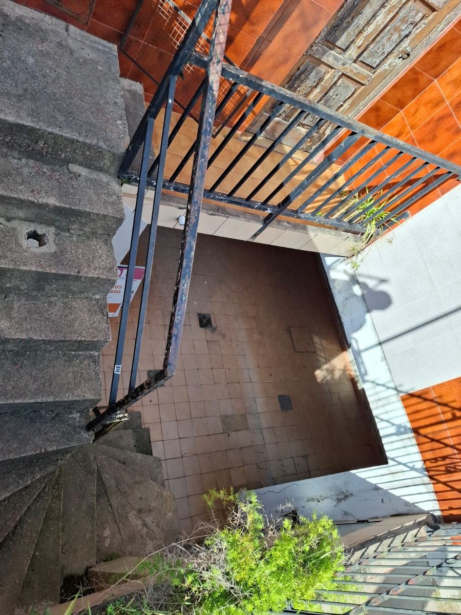 Casa + 2 Dtos. en Planta Alta Lote esquina de 101 m2. — foto 7