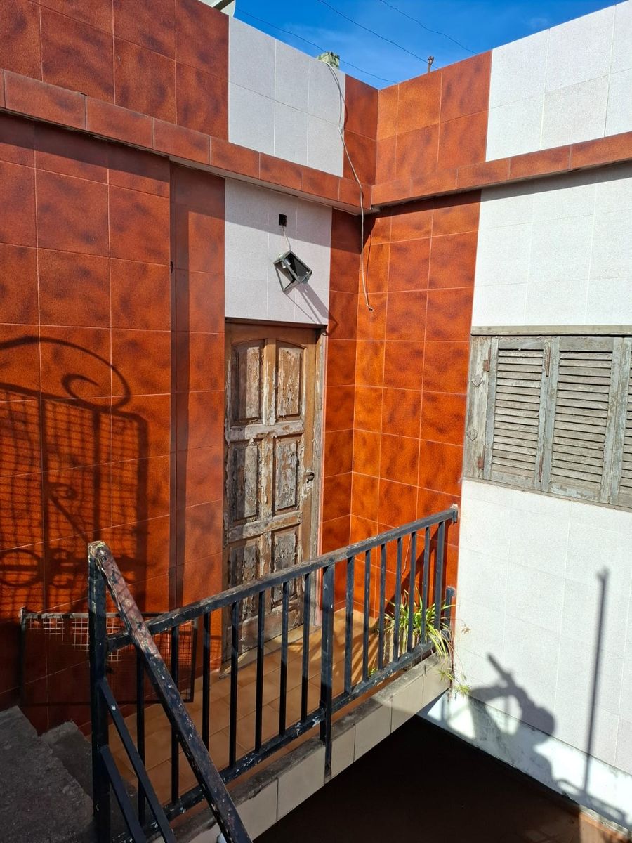 Casa + 2 Dtos. en Planta Alta Lote esquina de 101 m2. — foto 9