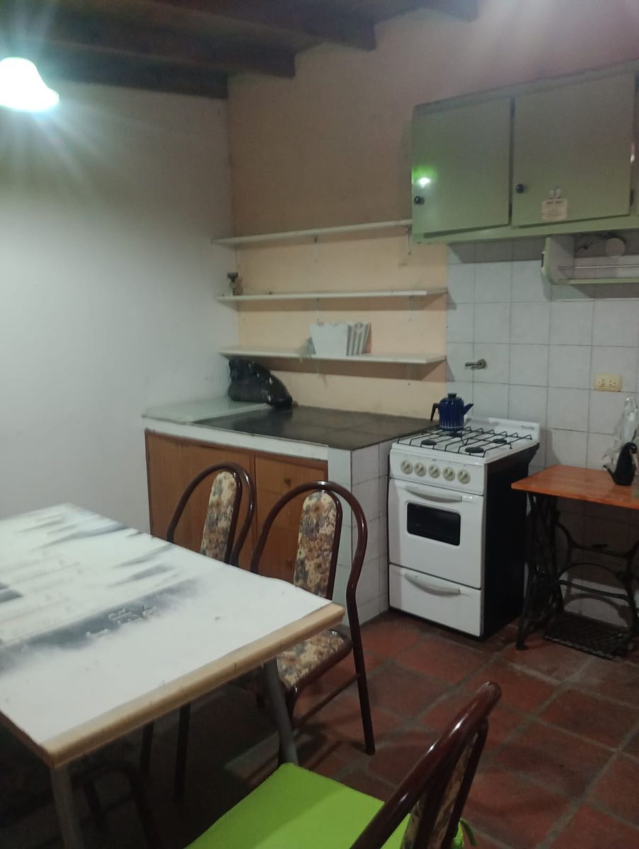 Dto. 1 ambiente 2 pasillo al fondo independiente y Luminoso - 3
