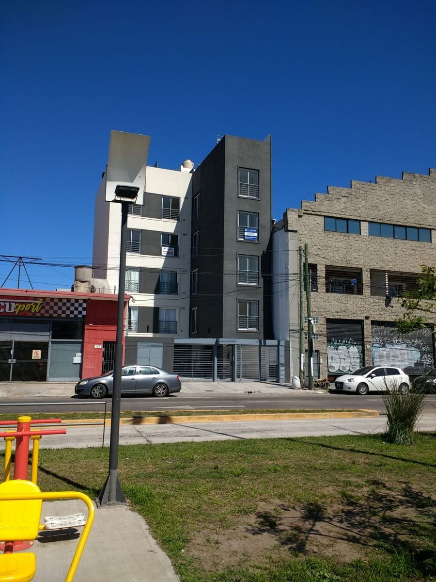 Dpto 2 amb. frente con terraza propia Acepta Permuta x 3 amb