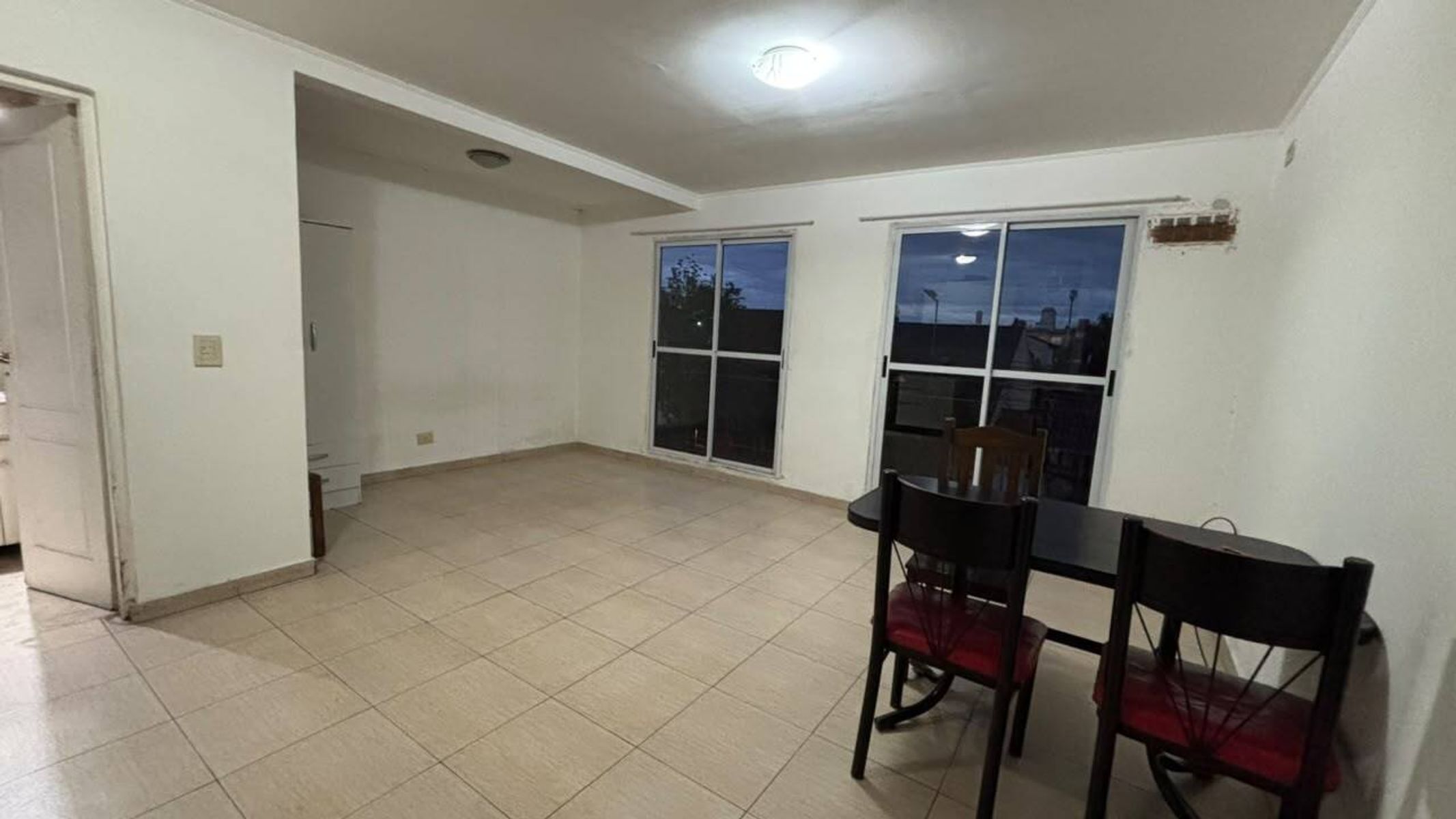 Dto. 1 amb. al frente con 2 ventanales y Espacio de terraza — foto 3