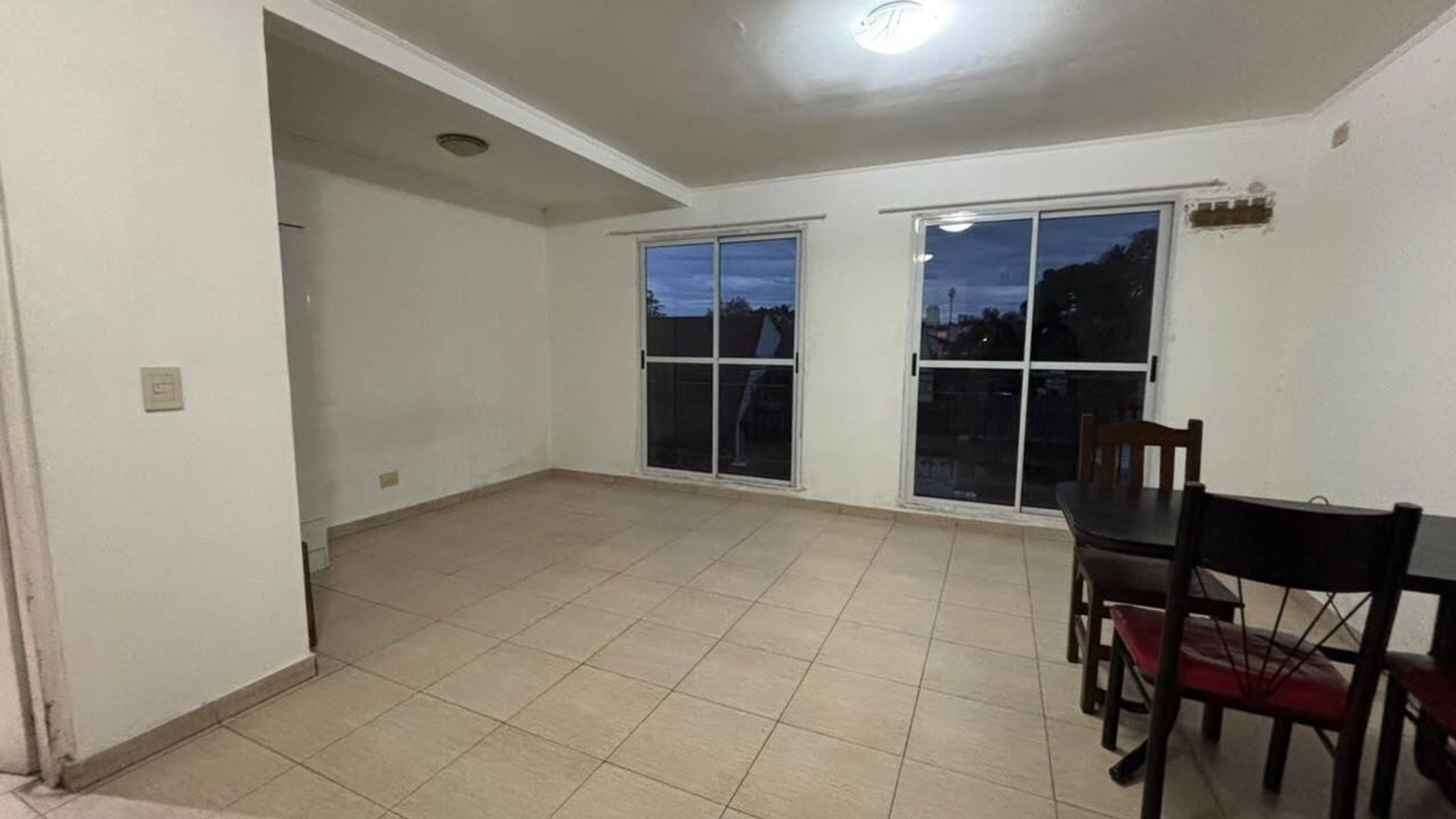 Dto. 1 amb. al frente con 2 ventanales y Espacio de terraza — foto 4