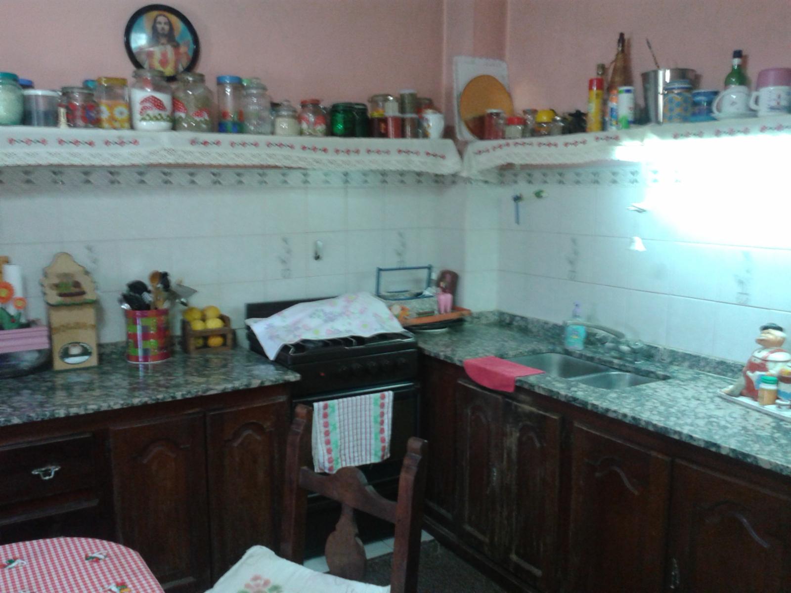Chalet de 6 amb + 2 locales + cocheras. s/ lote de 15x45mts — foto 2