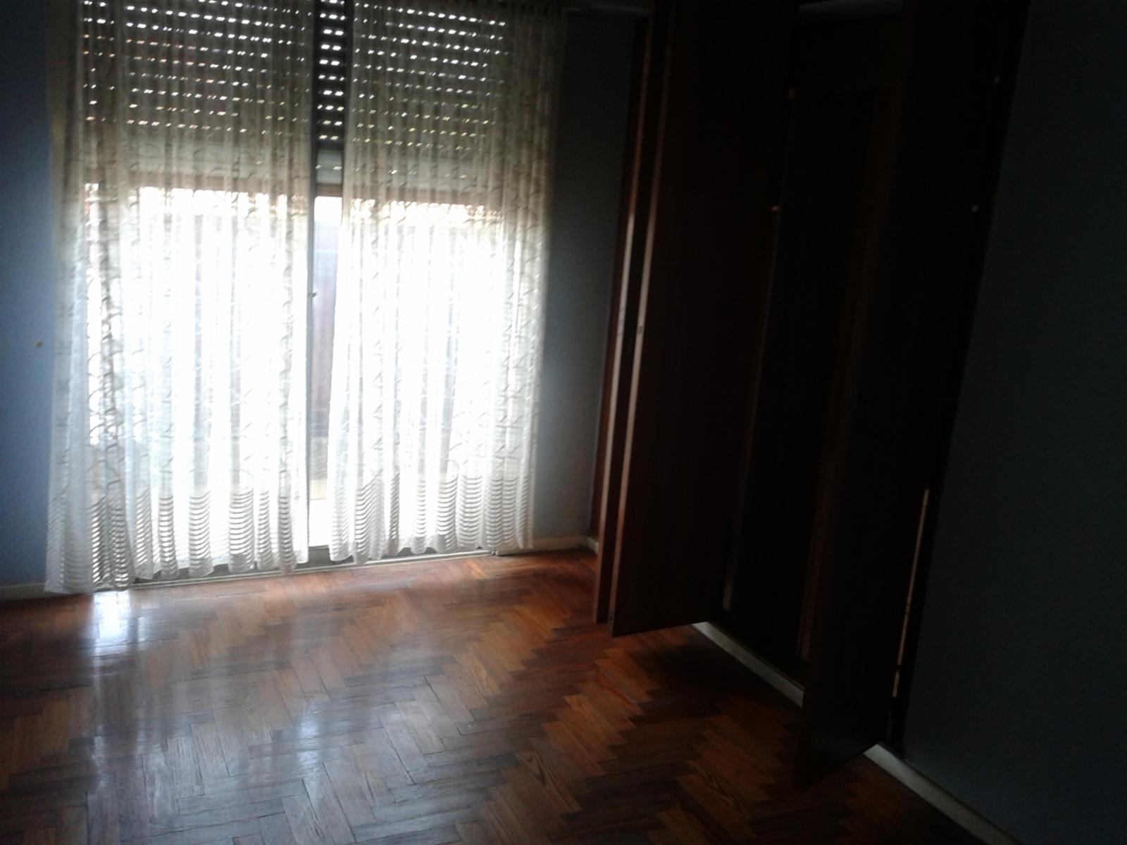 Chalet de 6 amb + 2 locales + cocheras. s/ lote de 15x45mts — foto 5