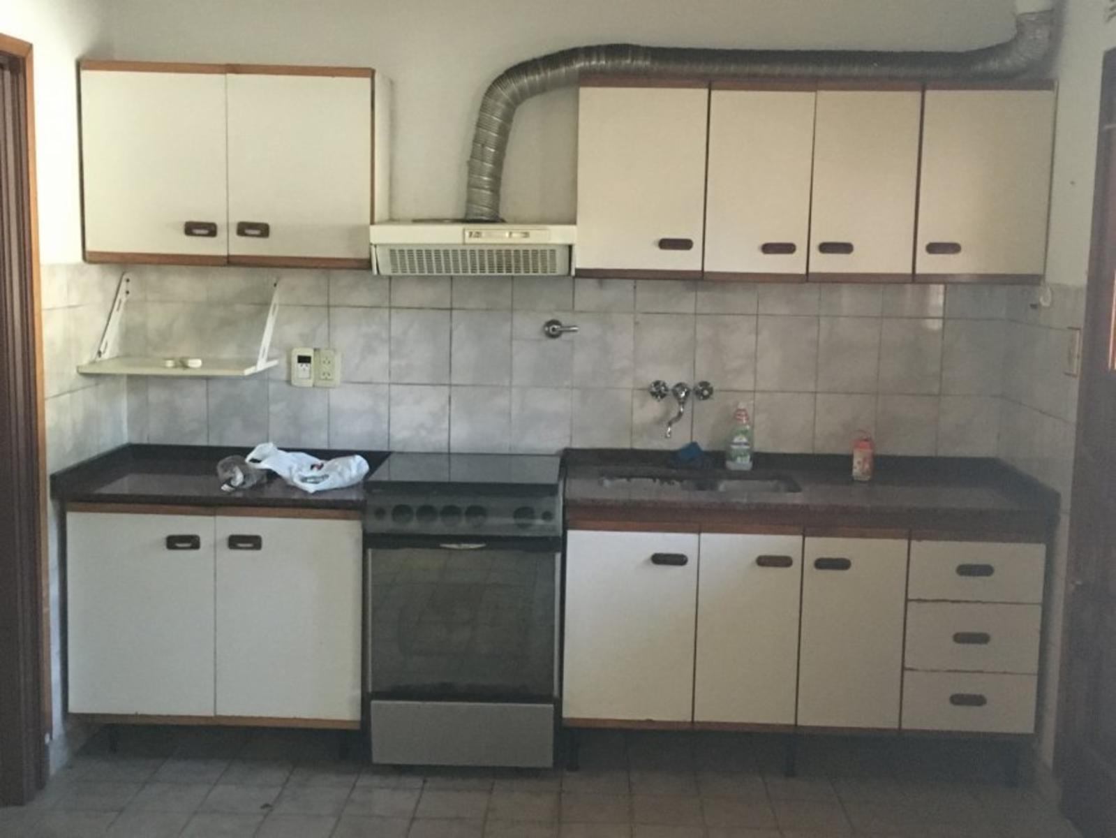 Casa de 3 Ambientes c/ Cochera