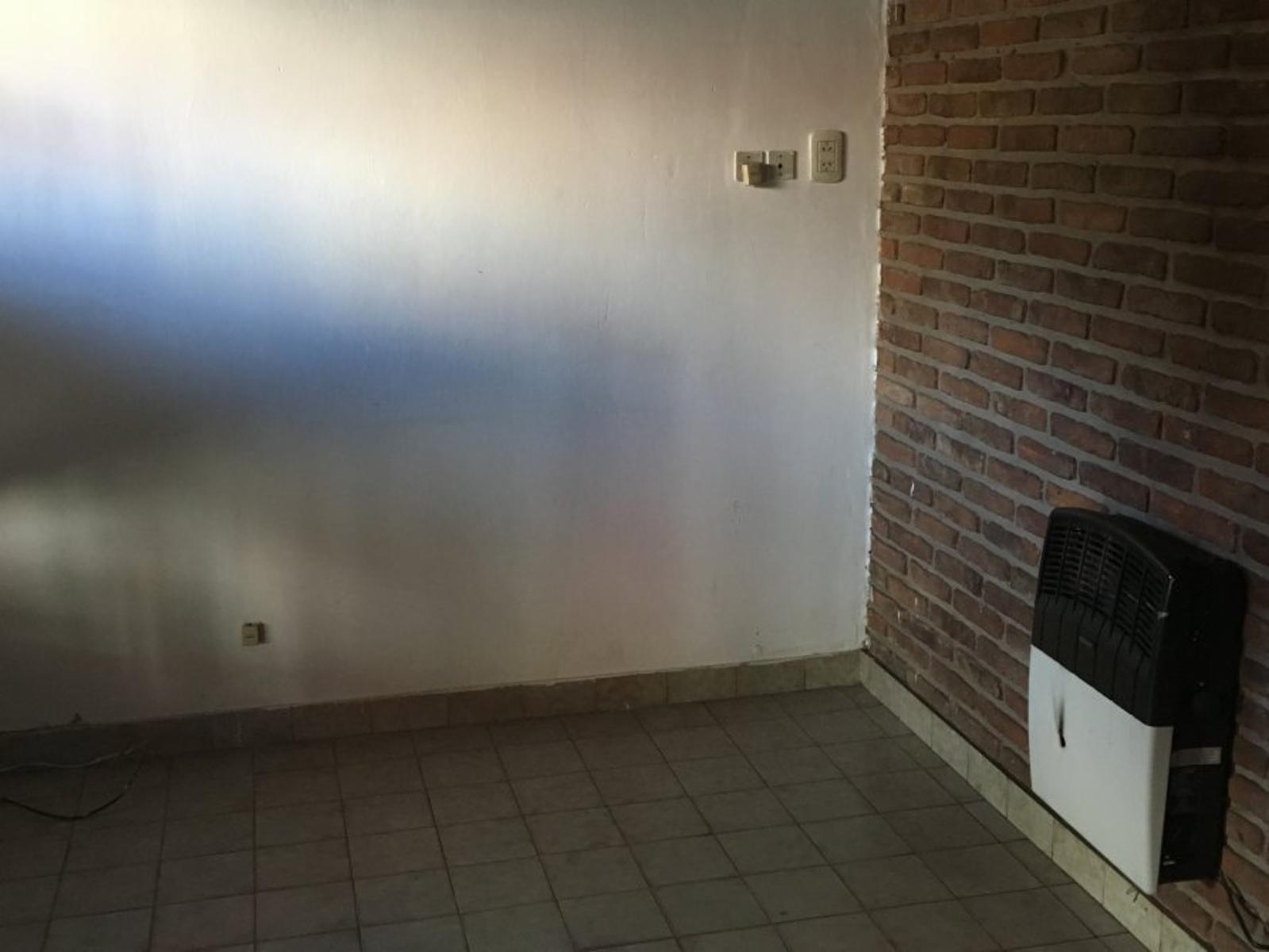 Casa de 3 Ambientes c/ Cochera — foto 2