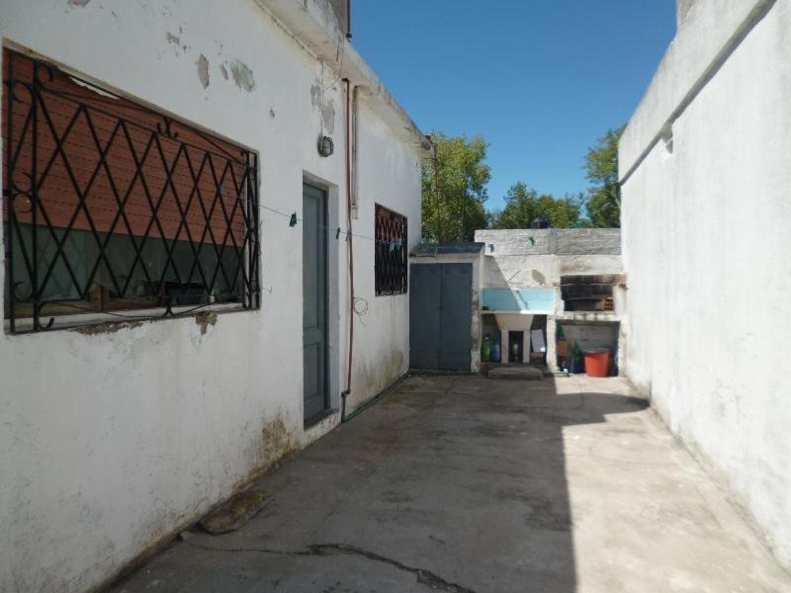 Casa en PH al Frente de 3 Amb con Cochera y Patio — foto 8