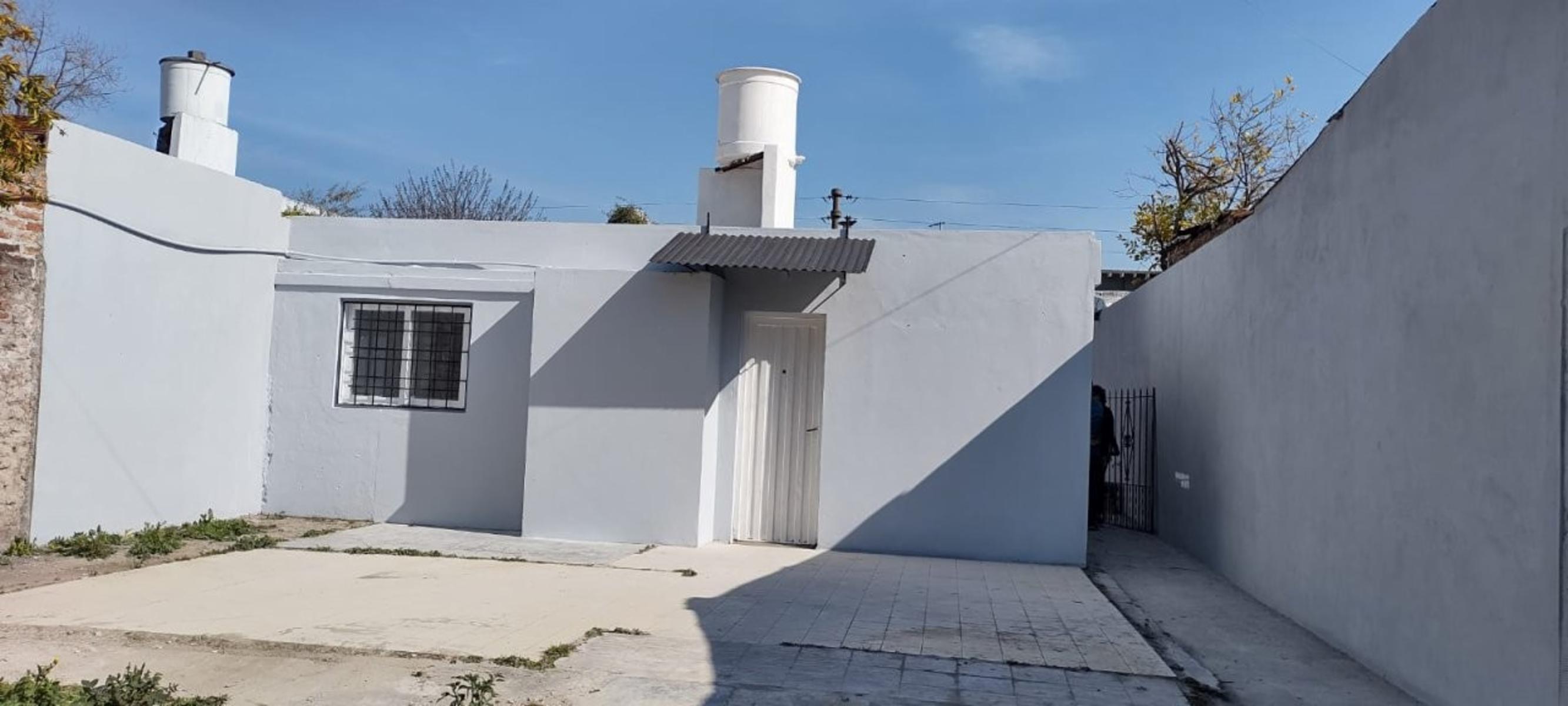 ** Oportunidad ** Casa de 2 Ambientes c/ Fondo Libre