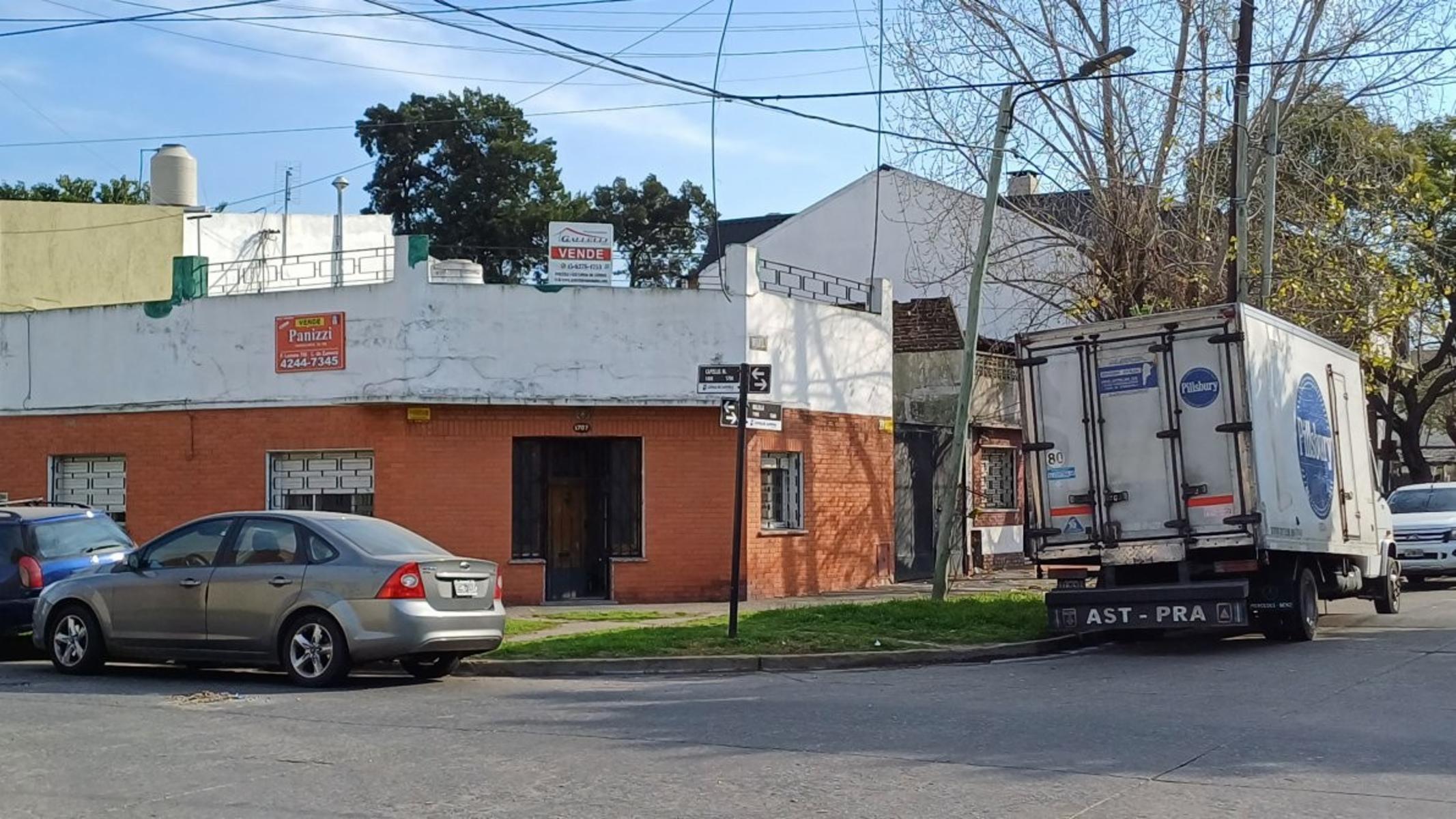 ** APTO CREDITO ** Casa en Esquina de 3 Ambientes c/ Cochera — foto 2