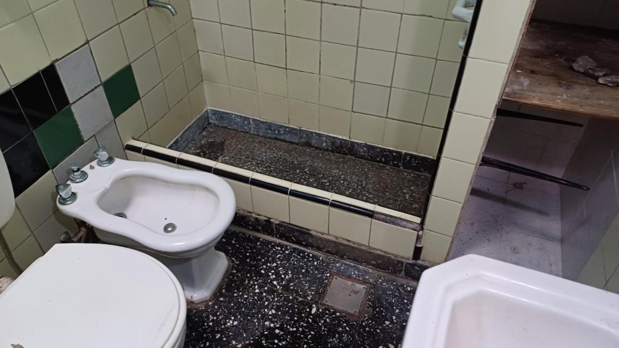 ** APTO CREDITO ** Casa en Esquina de 3 Ambientes c/ Cochera — foto 4