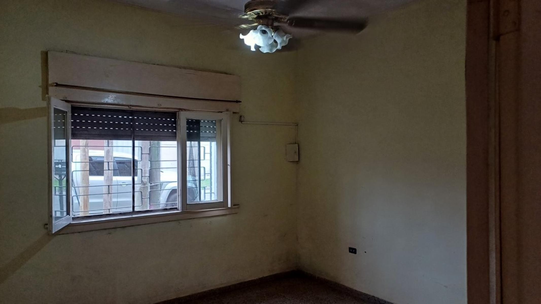 ** APTO CREDITO ** Casa en Esquina de 3 Ambientes c/ Cochera — foto 5