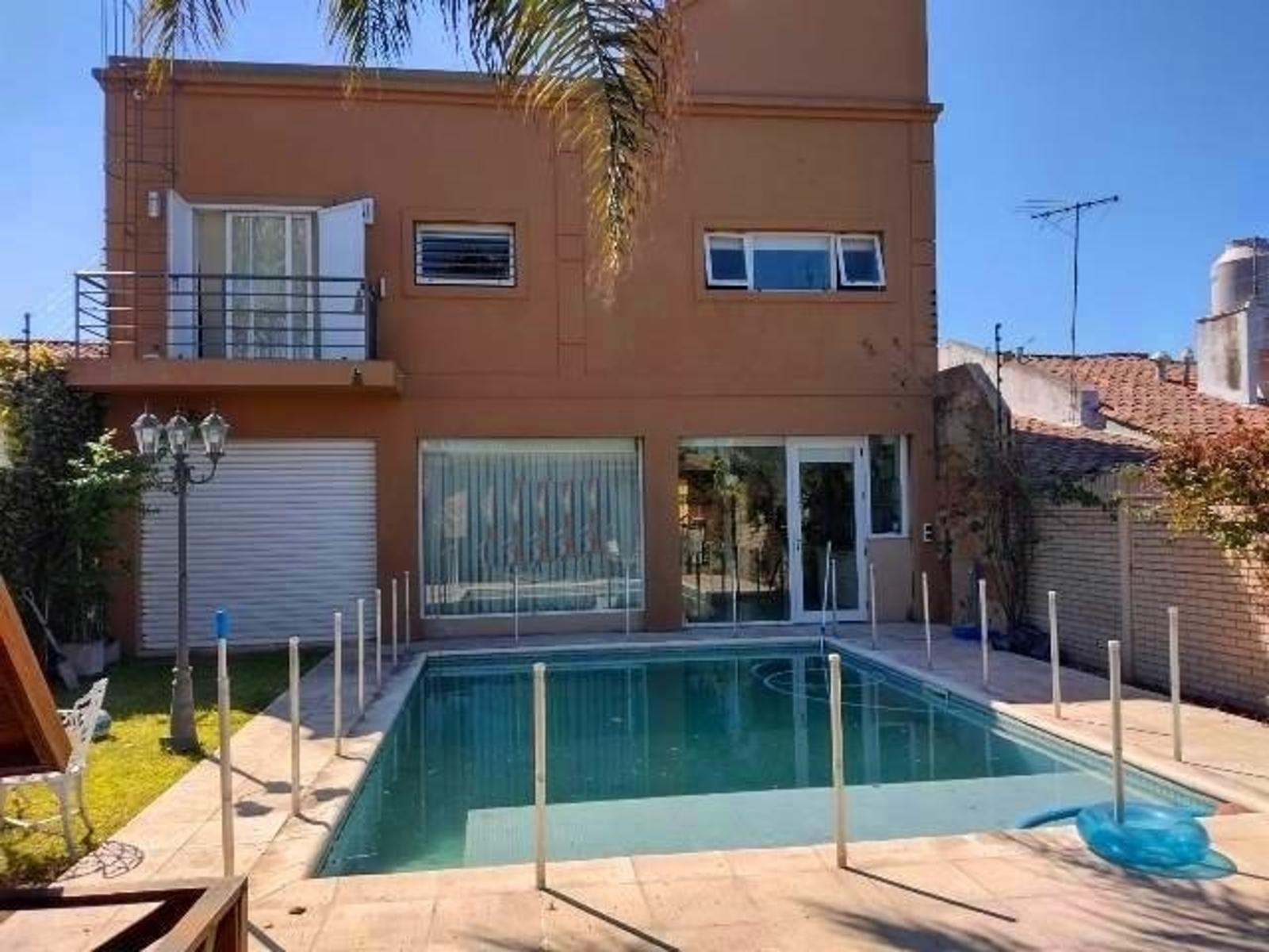 Inmejorable Inmueble de 5 Ambientes Con Cocheras y Piscina — foto 2