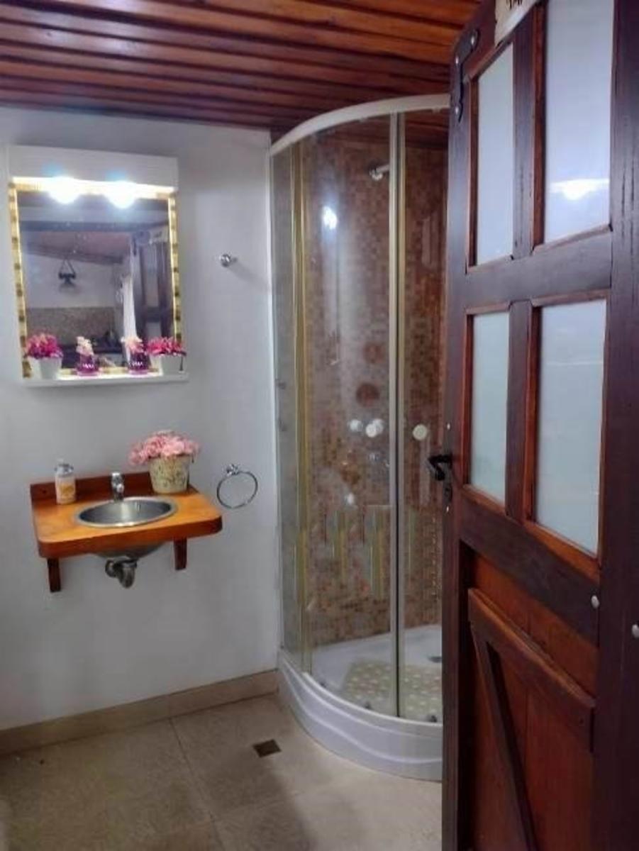 Inmejorable Inmueble de 5 Ambientes Con Cocheras y Piscina — foto 6
