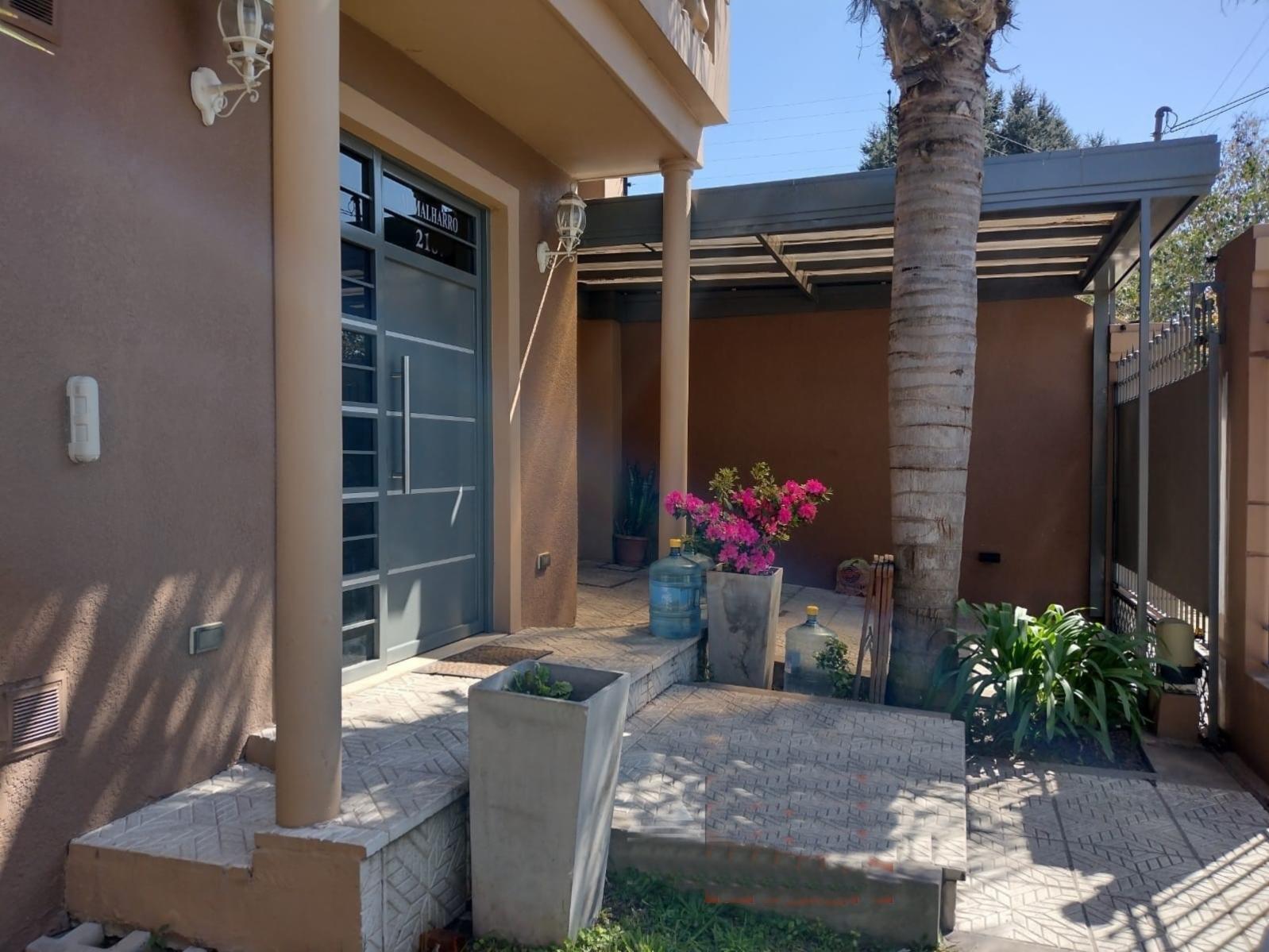Inmejorable Inmueble de 5 Ambientes Con Cocheras y Piscina — foto 10