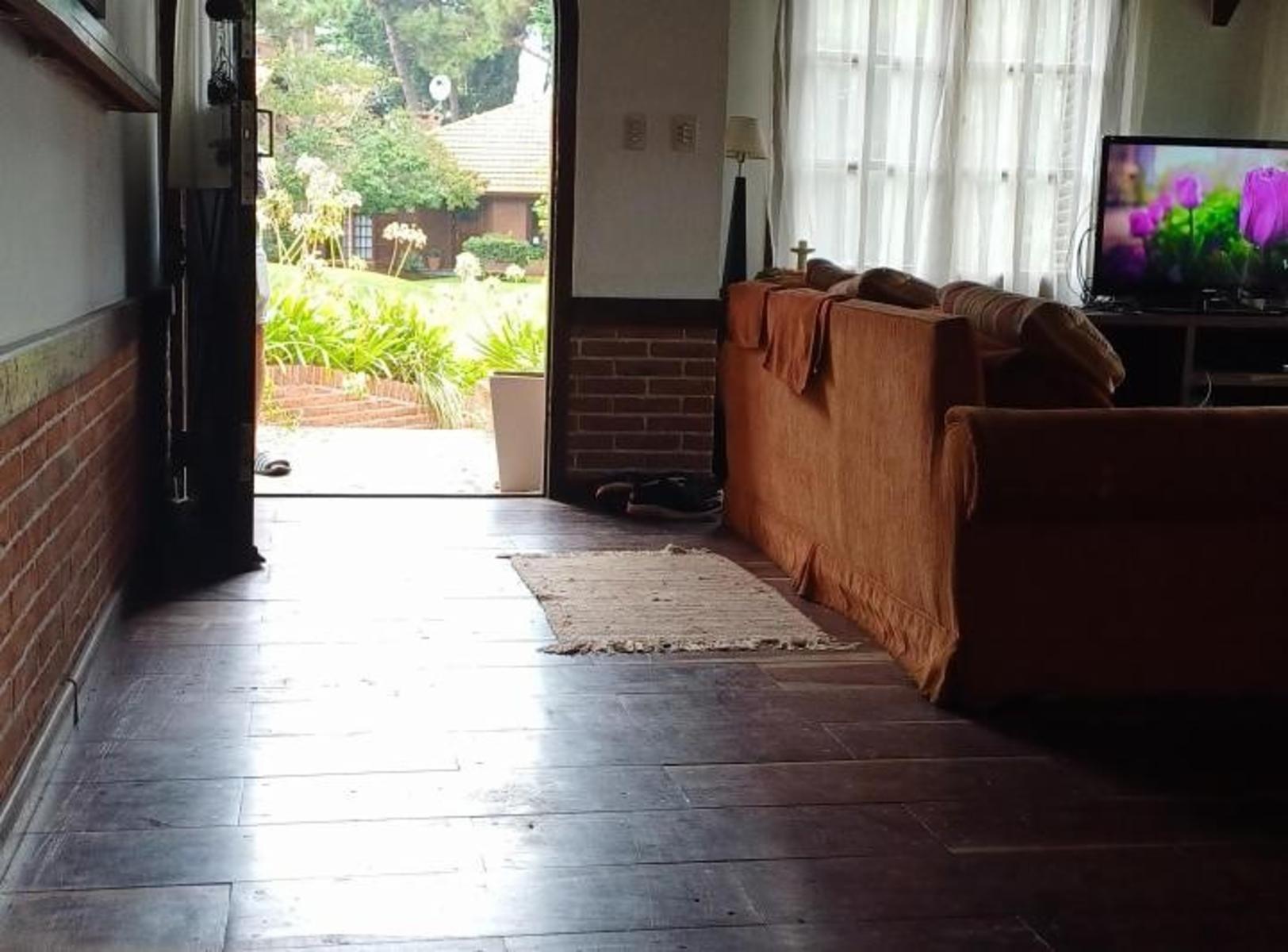 Amplio Chalet de 5 Ambientes Sobre Lote de 656 Mts en Pinamar Norte — foto 3