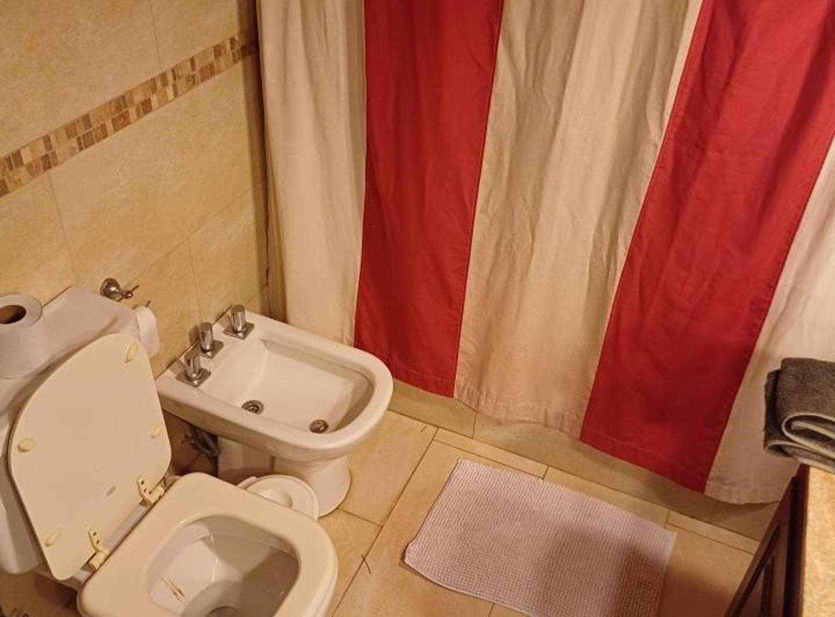 Amplio Chalet de 5 Ambientes Sobre Lote de 656 Mts en Pinamar Norte — foto 9