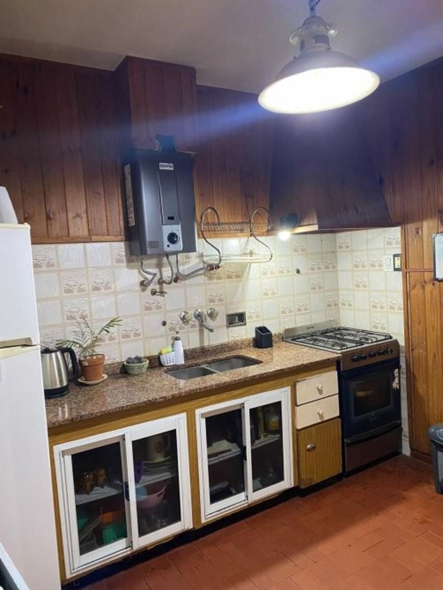Chalet de 4 Ambientes, Cocheras y Espacio Verde — foto 3