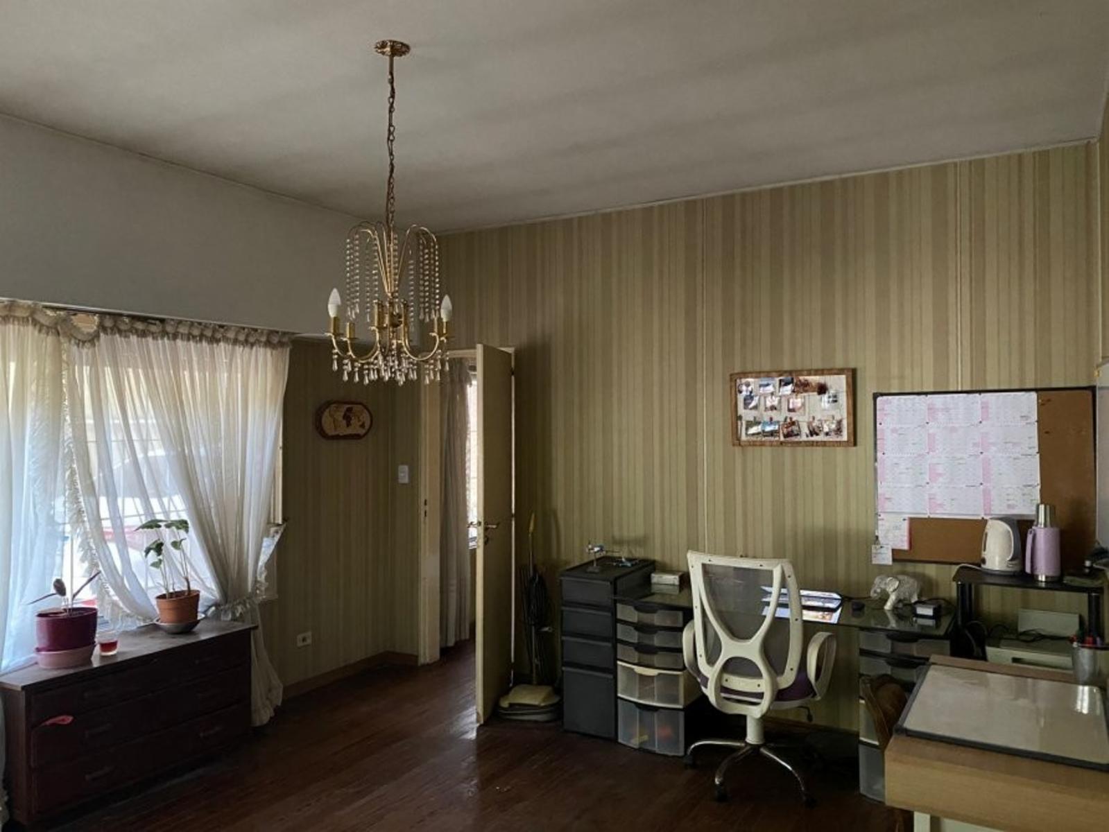 Chalet de 4 Ambientes, Cocheras y Espacio Verde — foto 4