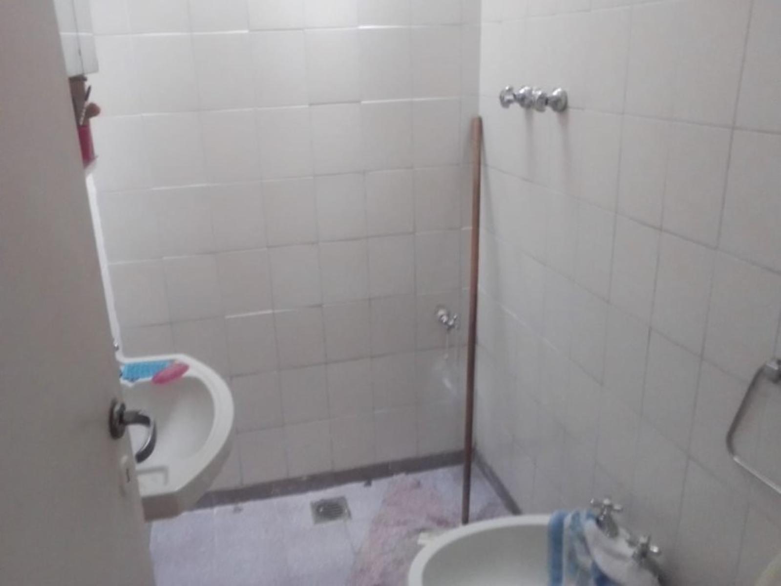 Casa de 3 Ambientes C/ Espacio Guarda Coche y Fondo Libre Parquizado — foto 4