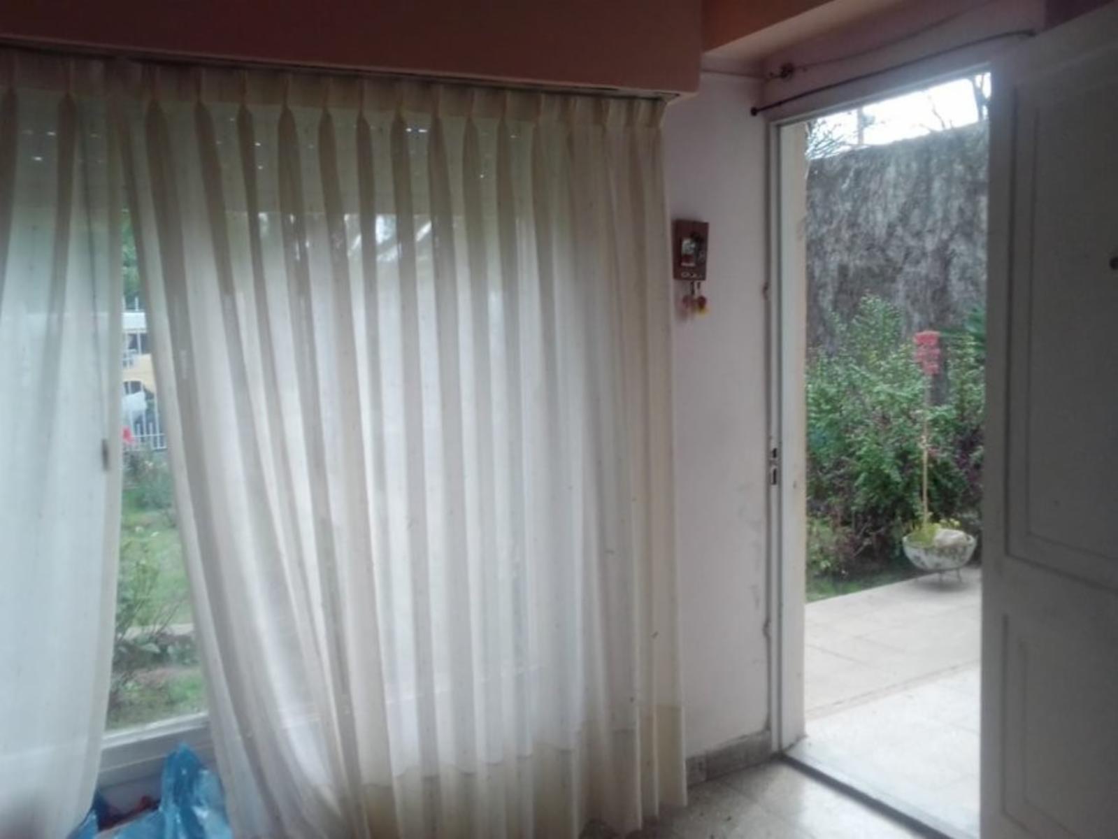 Casa de 3 Ambientes C/ Espacio Guarda Coche y Fondo Libre Parquizado — foto 6