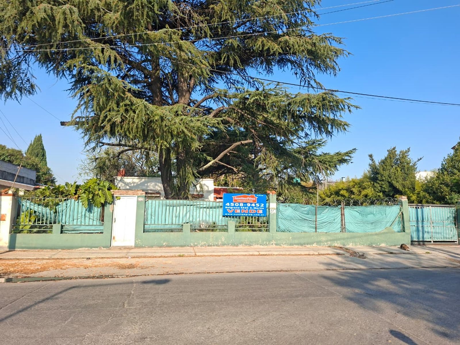 Casa en 2 lotes ideal galpon - 20