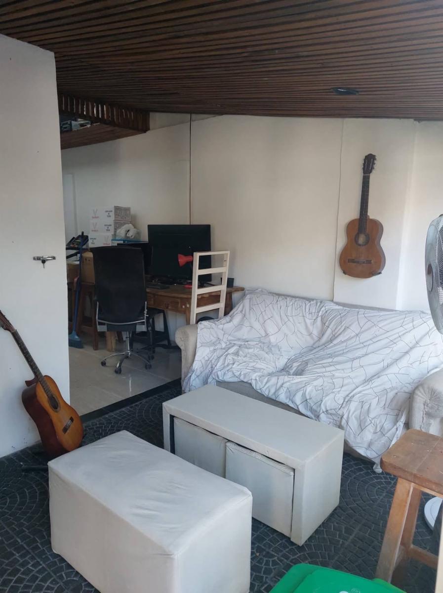 CASA TRES AMBIENTES CON JARDIN