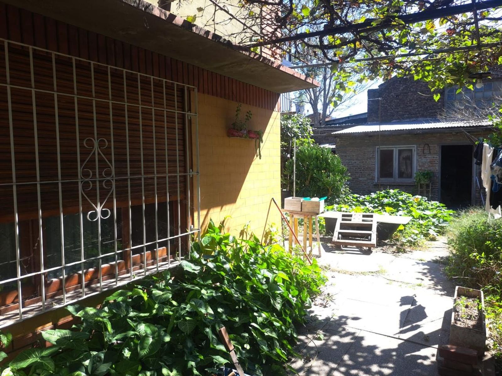 Casa en Gran Lote Atrás — foto 7