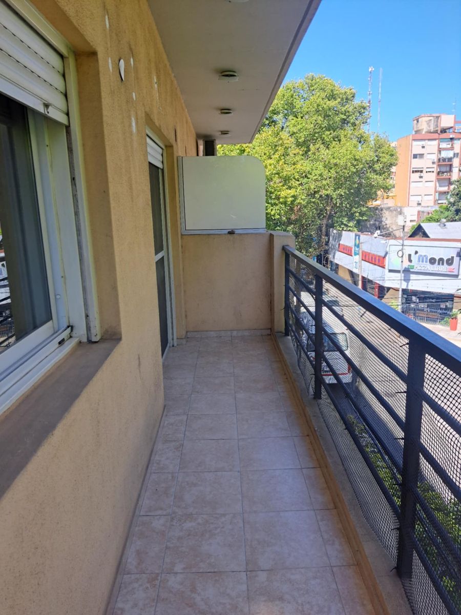 excelente 2 ambientes con balcon y patio