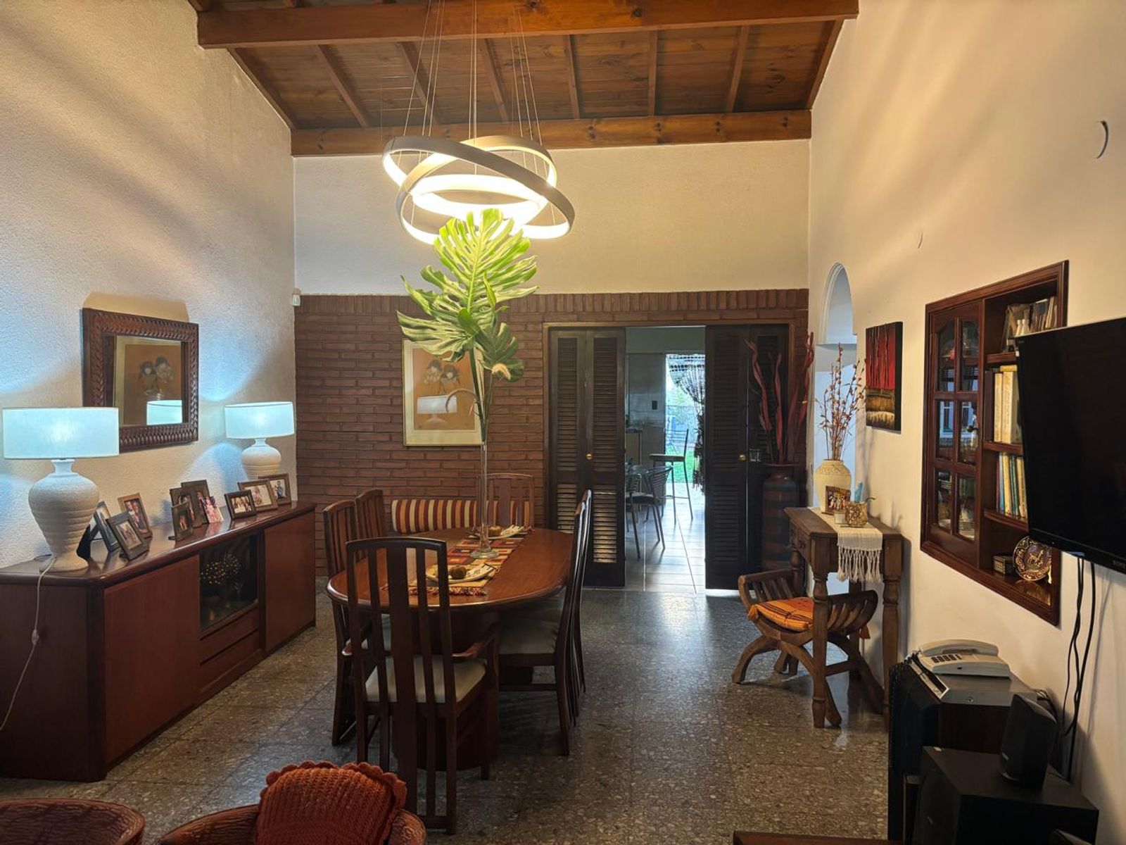 Excelente casa 3 ambientes con pileta