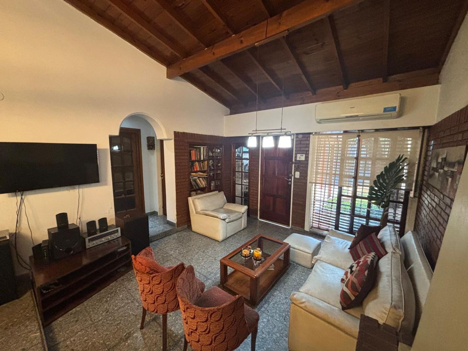 Excelente casa 3 ambientes con pileta — foto 2