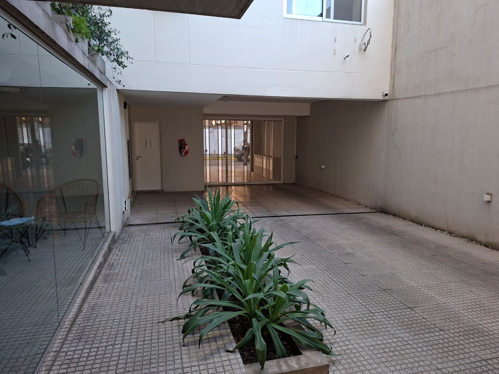Excelente 2 ambientes frente a la Iglesia de Lourdes - 4