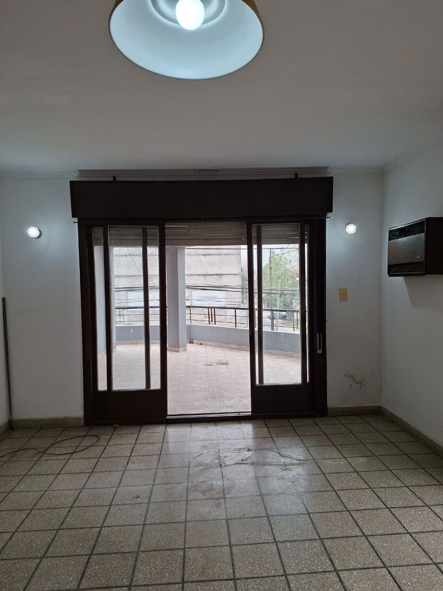 Gran PH 3 ambientes en primer piso - 21