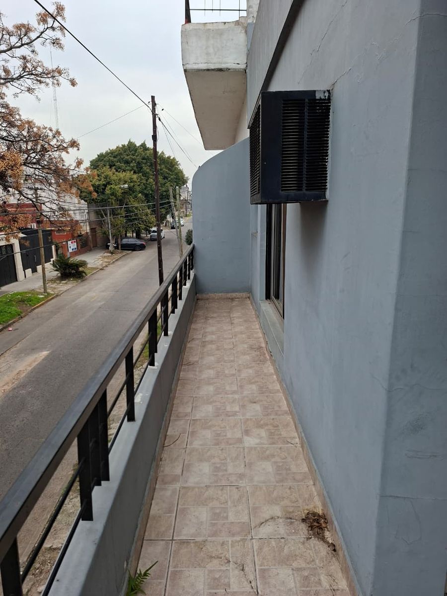 Gran PH 3 ambientes en primer piso - 26
