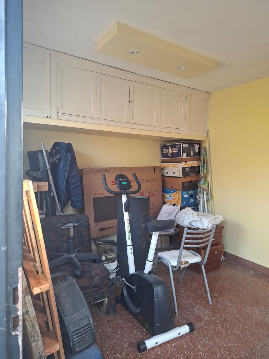Excelente casa con Garage - 2
