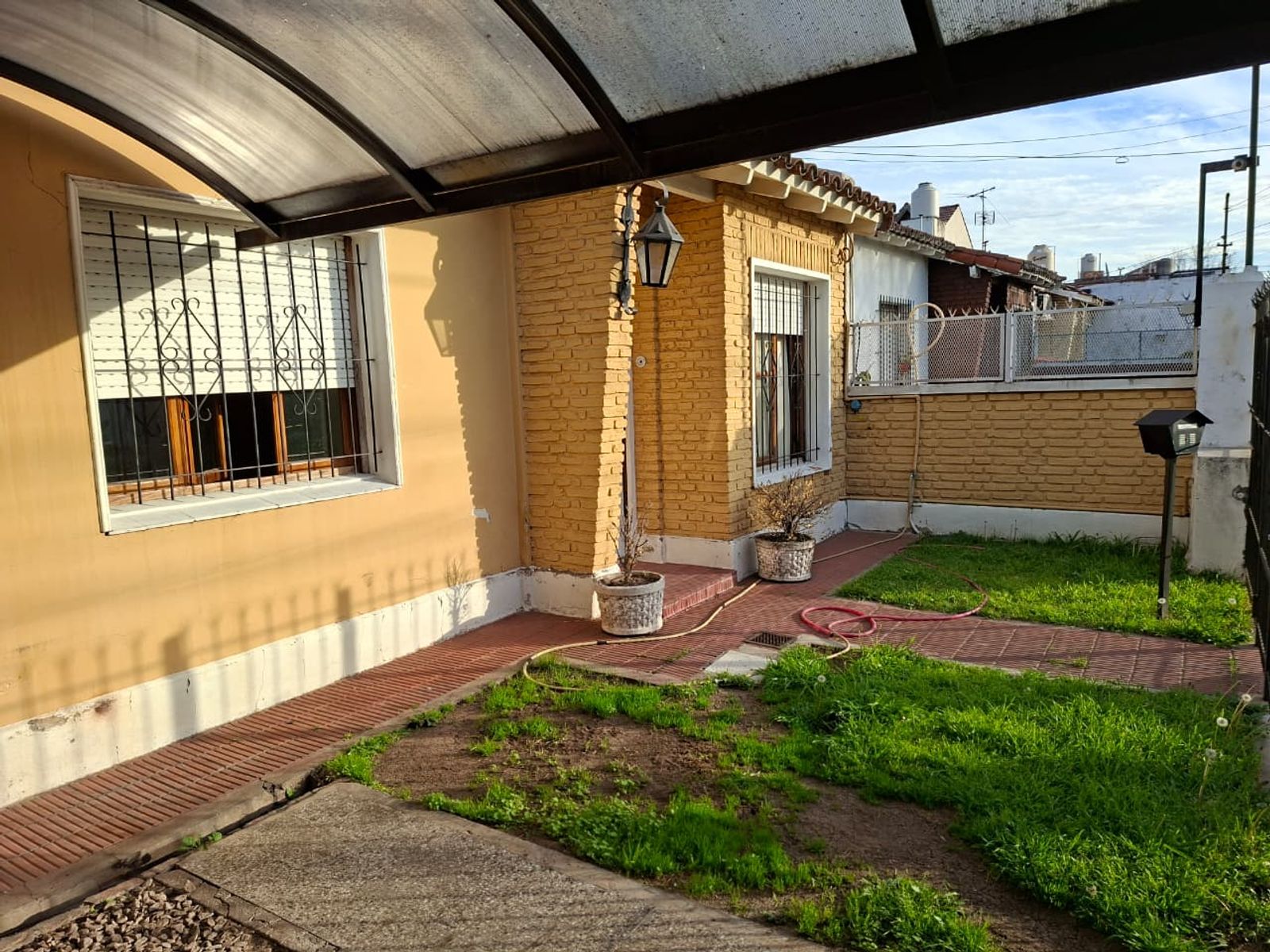 Excelente casa con Garage - 5