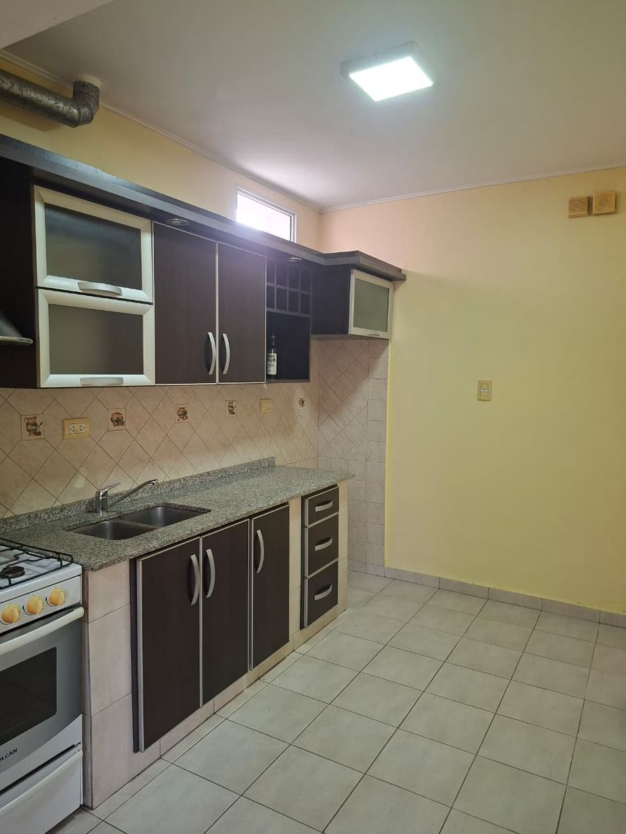Excelente casa con Garage - 12