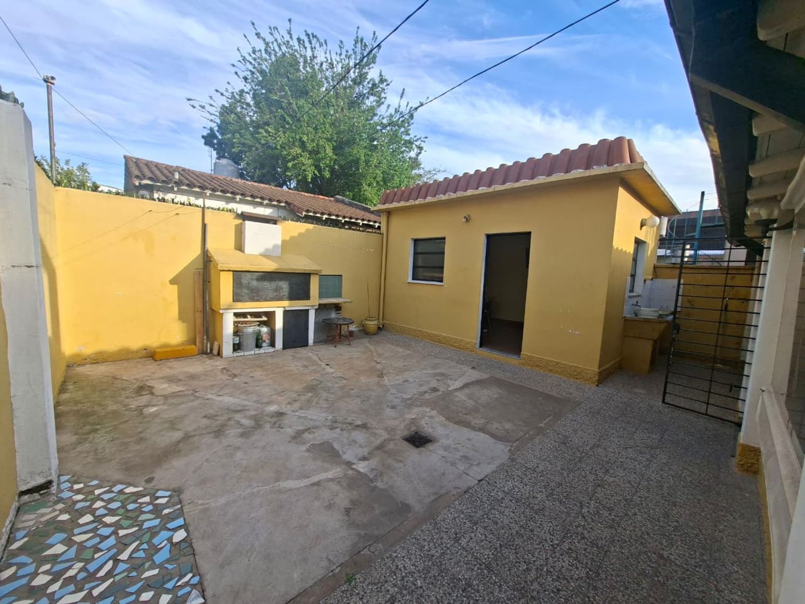 Excelente casa con Garage - 23