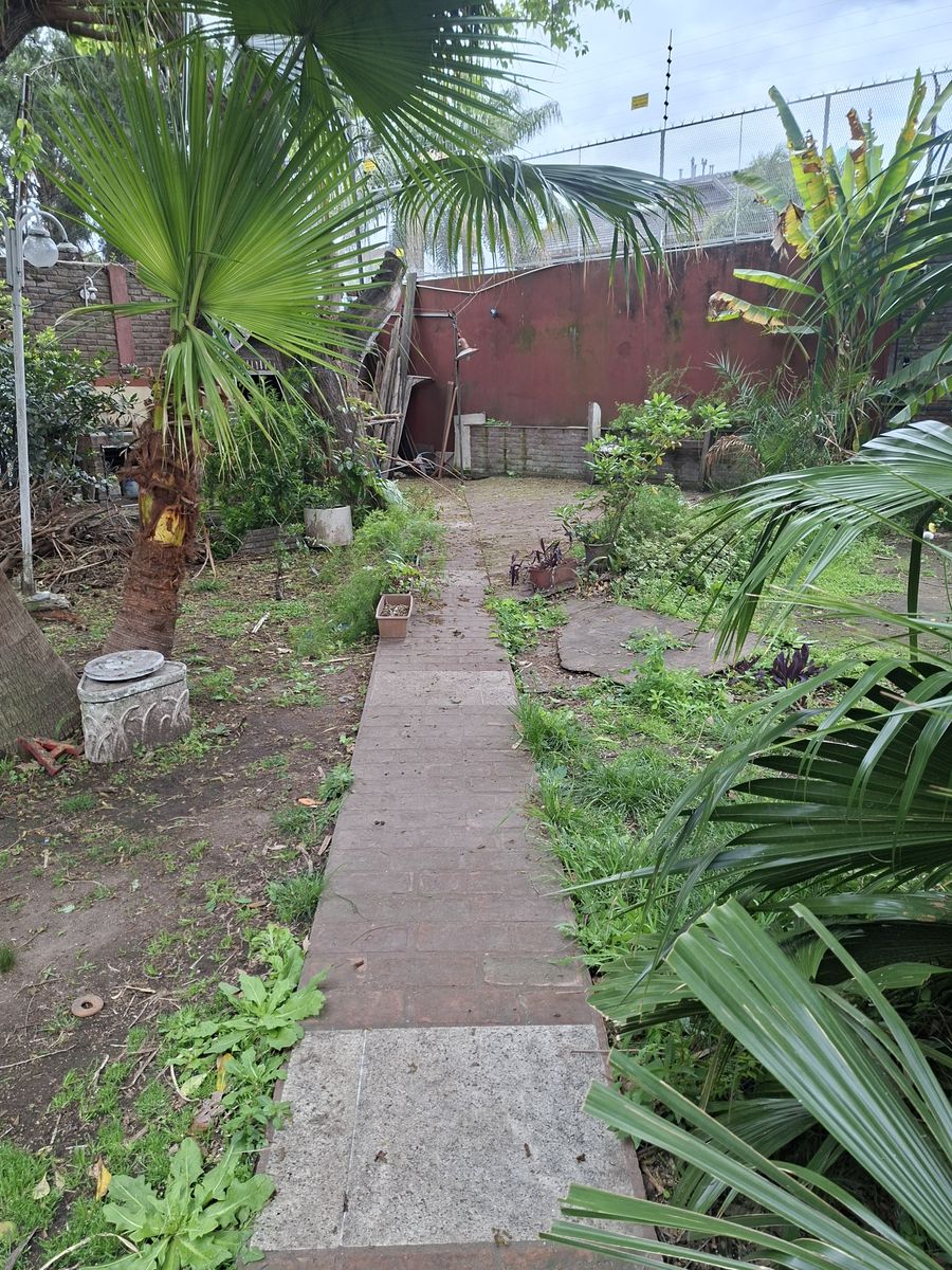 Gran PH atrás con jardín — foto 3