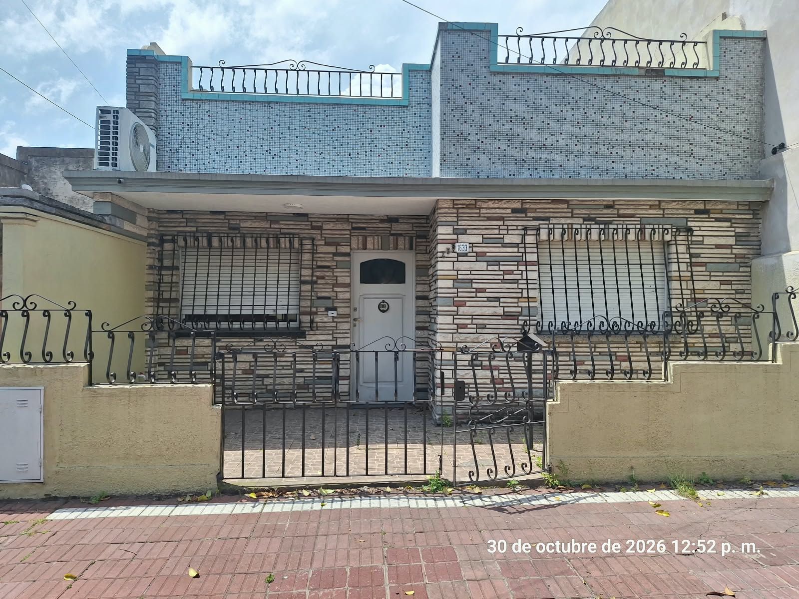 Casa 3 ambientes con patio - 2