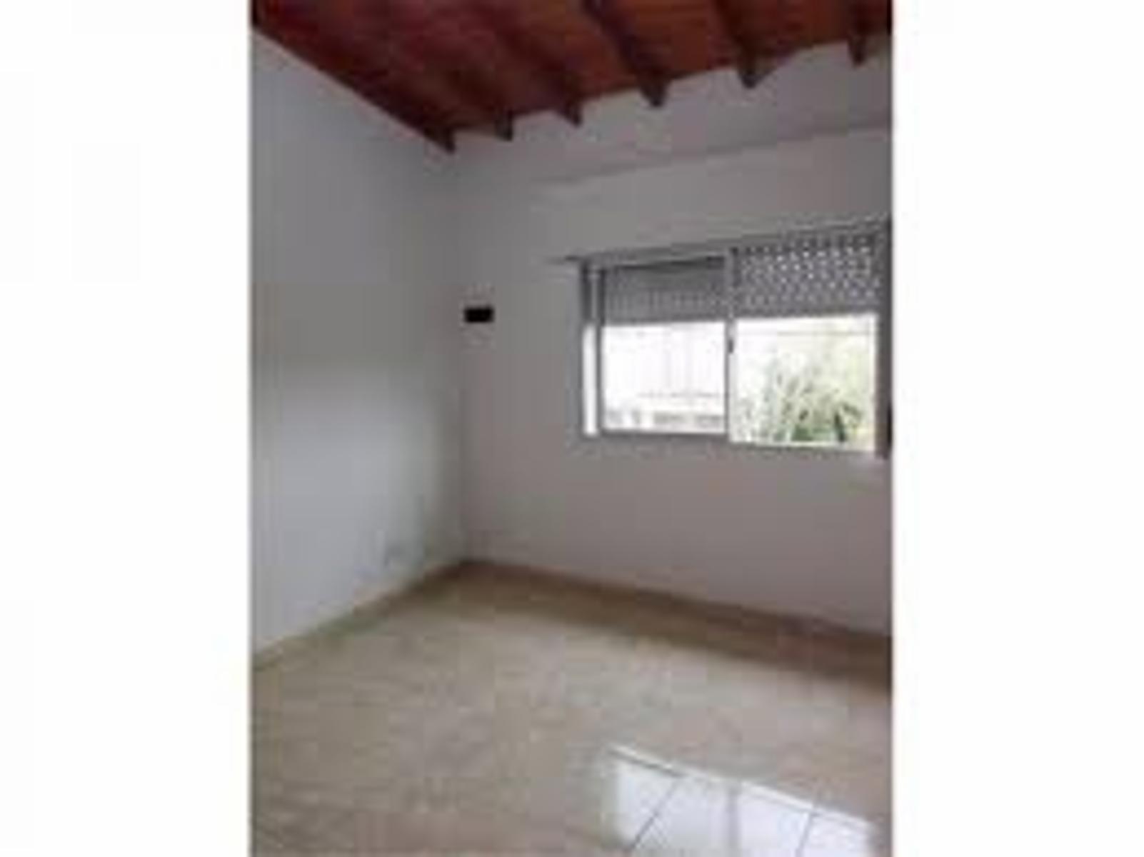 PH 2 ambientes. Ingreso por pasillo al fondo. En fase terminación. Baño y cocina completo. Buena ubicación. A 1 cuadra de varias líneas de colectivos:87, 127, 314, 670. — foto 5