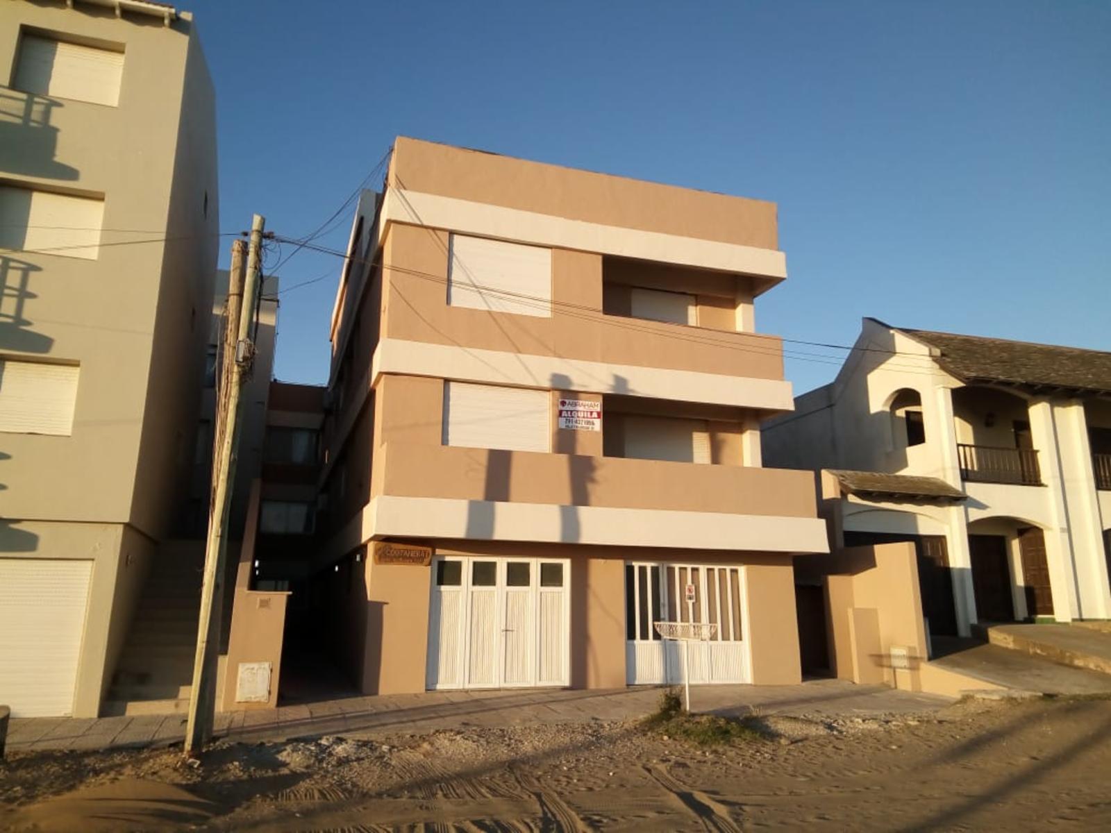 Dpto en edificio frente al Mar - 1