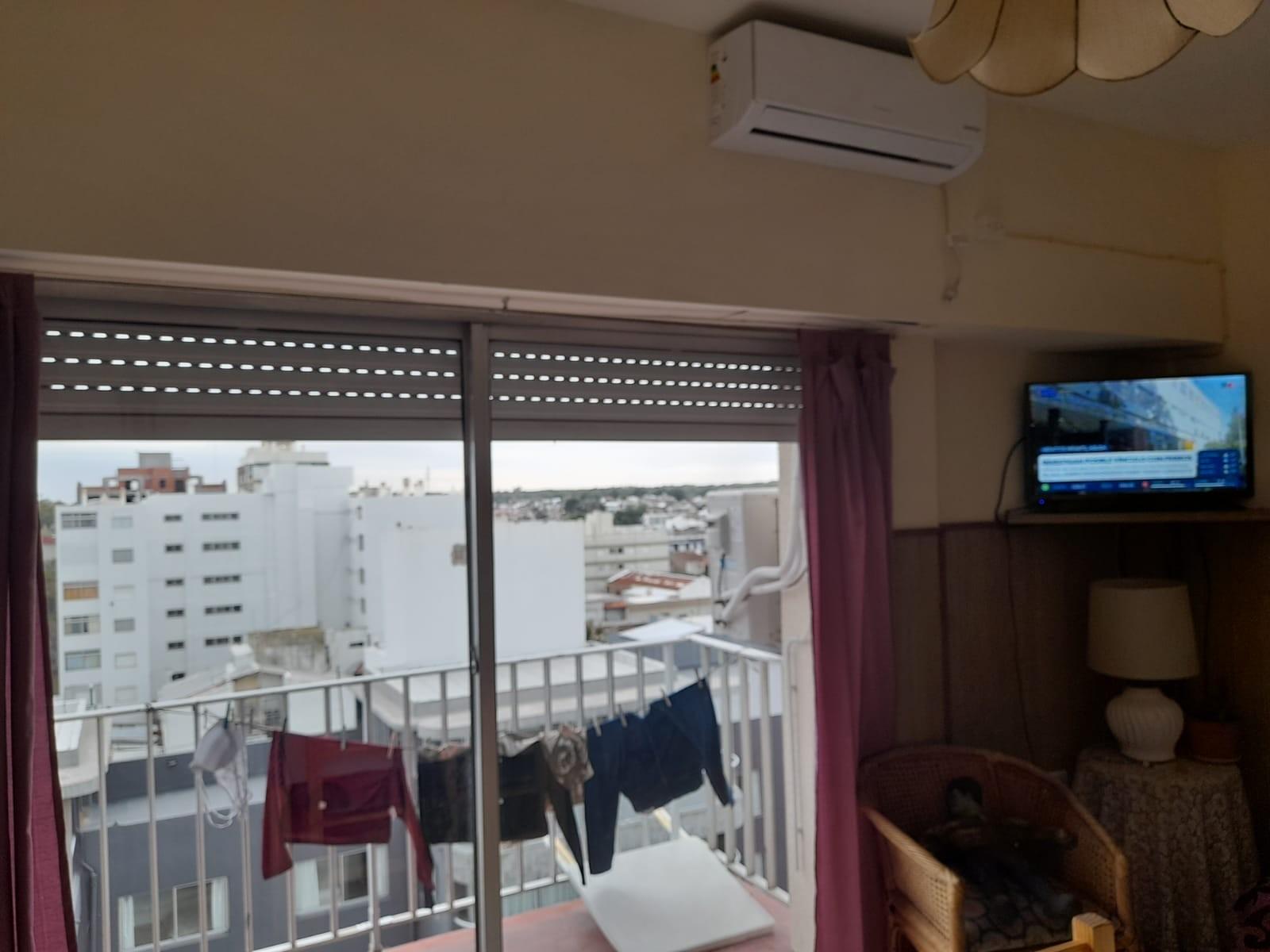 DEPARTAMENTO CENTRICO Y A MTS DEL MAR — foto 9