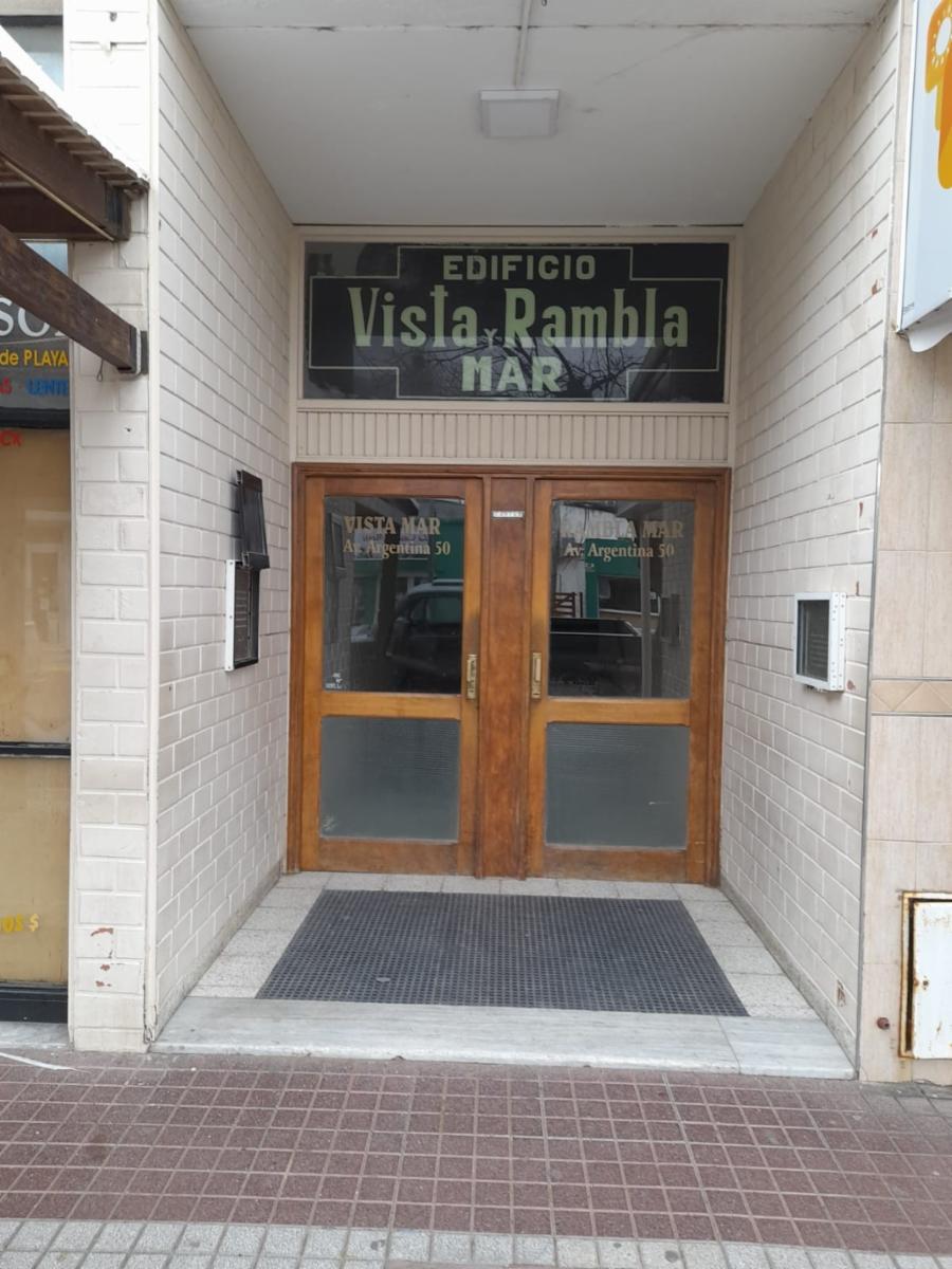DEPARTAMENTO CENTRICO Y A MTS DEL MAR — foto 13