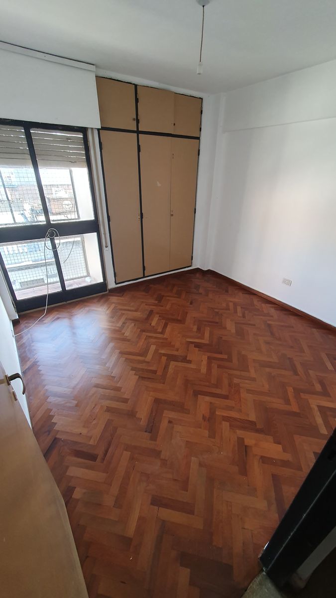 Alquilo Semi piso de 4 dorm. 2 bñs en 4to piso externo con balcon muy luminoso. - 4