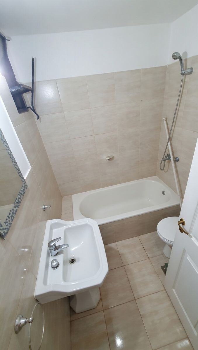 Alquilo Semi piso de 4 dorm. 2 bñs en 4to piso externo con balcon muy luminoso. - 12