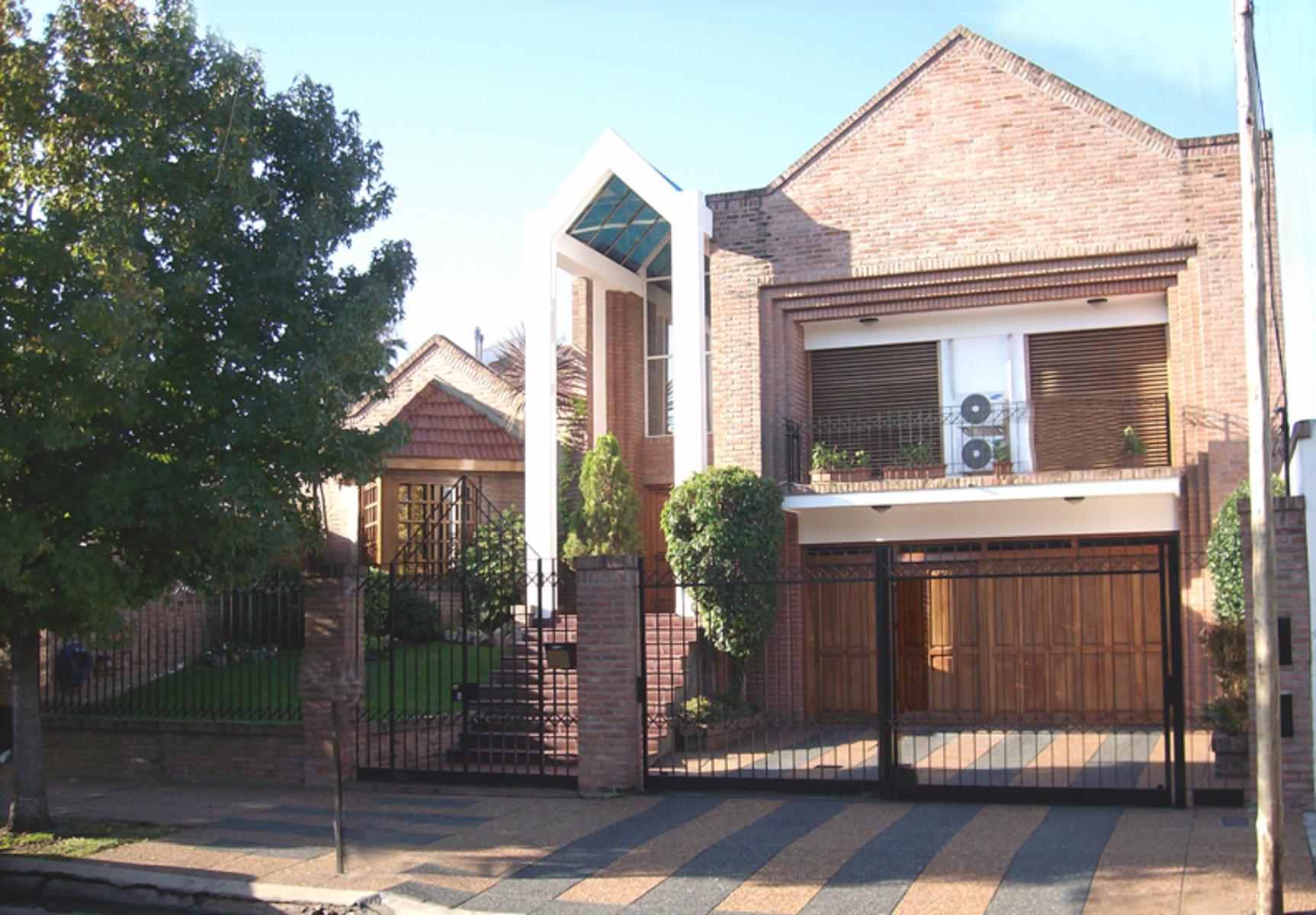 Excelente Chalet Villa Ballester muy linda zona!! de 6 ambientes