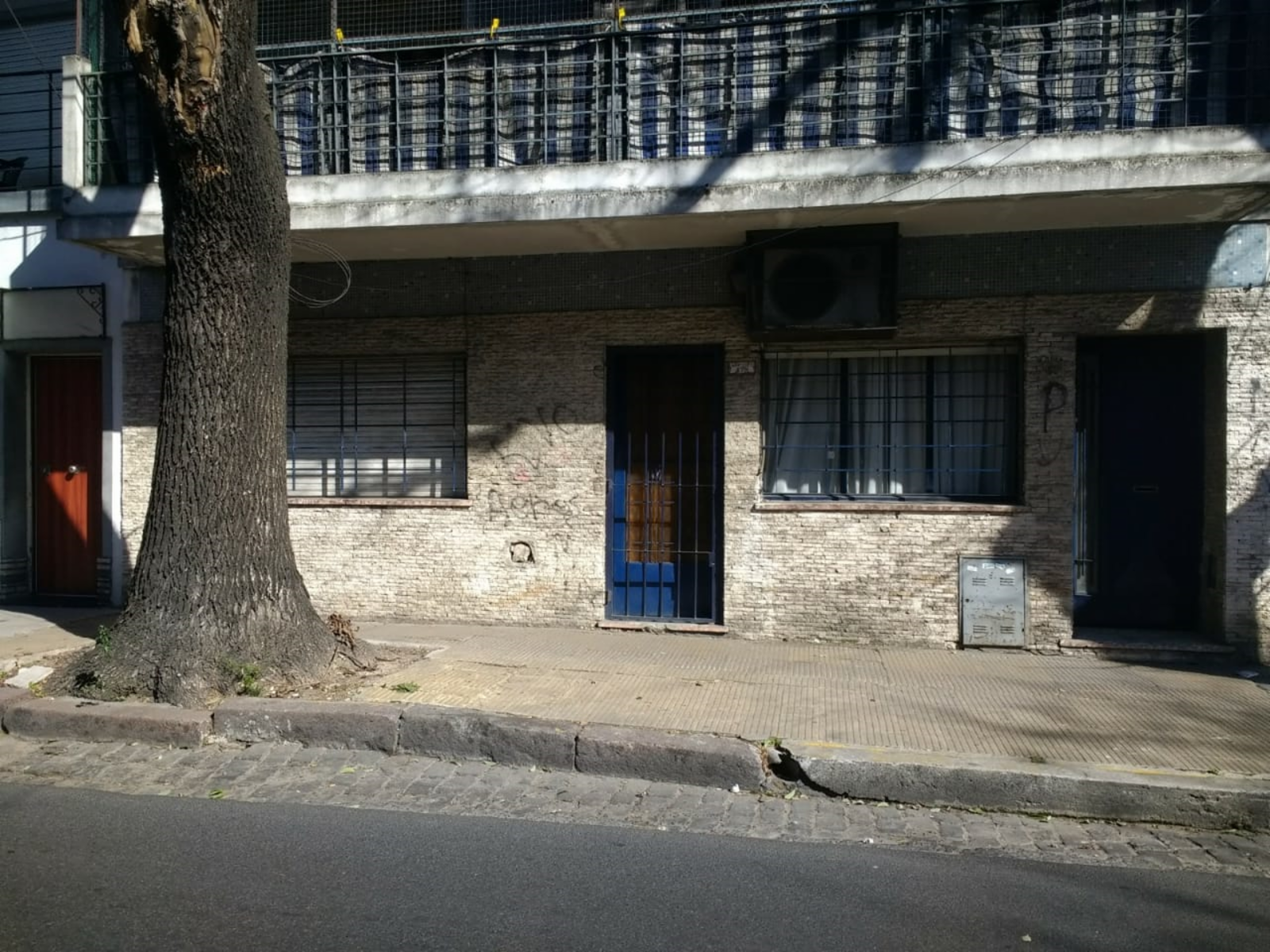 TIPO CASA DE 3 AMBIENTES CON PATIO Y TERRAZA