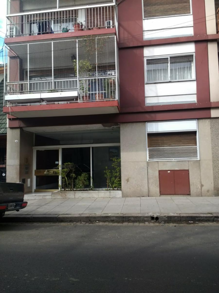 SEMIPISO DE 4 AMBIENTES EN FLORESTA